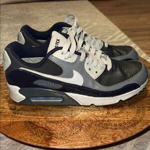 Nike Air Max 90 GTX Gore-Tex
Anthracite Obsidian Men Size 7.5
DJ9779-004 women 9